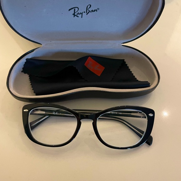 Ladies Ray Ban eye glasses wit black frames - Picture 1 of 4